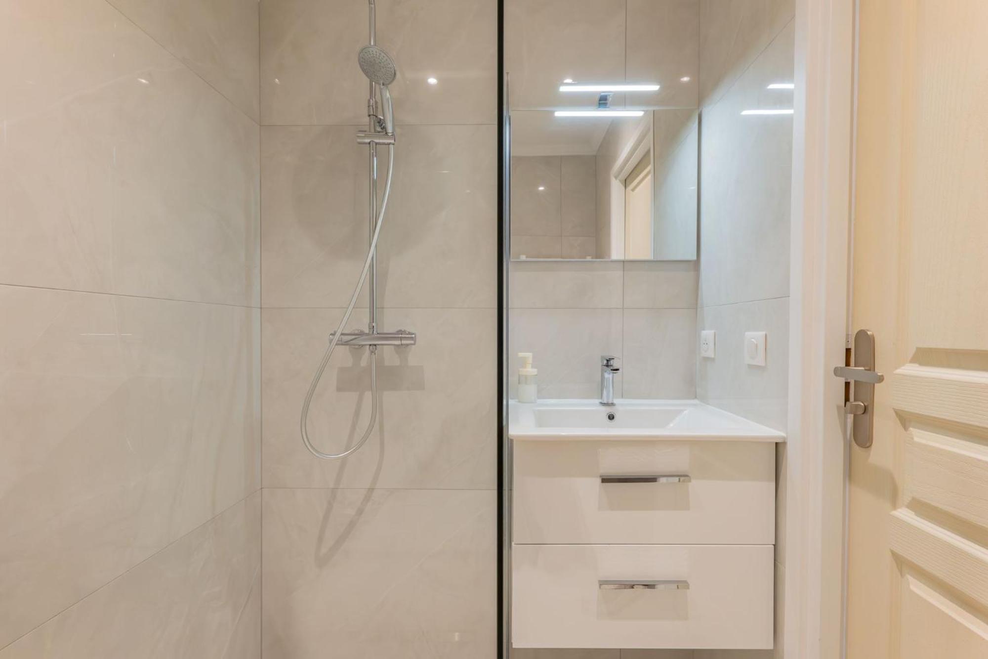 Golfe Juan T2 Mezzanine 40m²+ Parking *